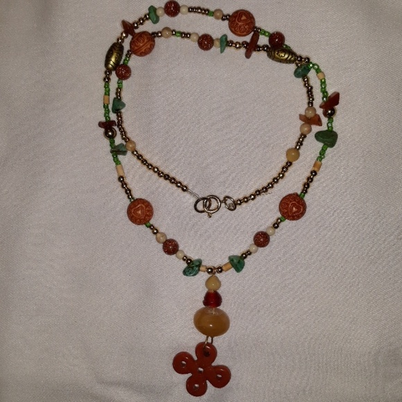 *Handmade beaded necklace - Picture 4 of 8